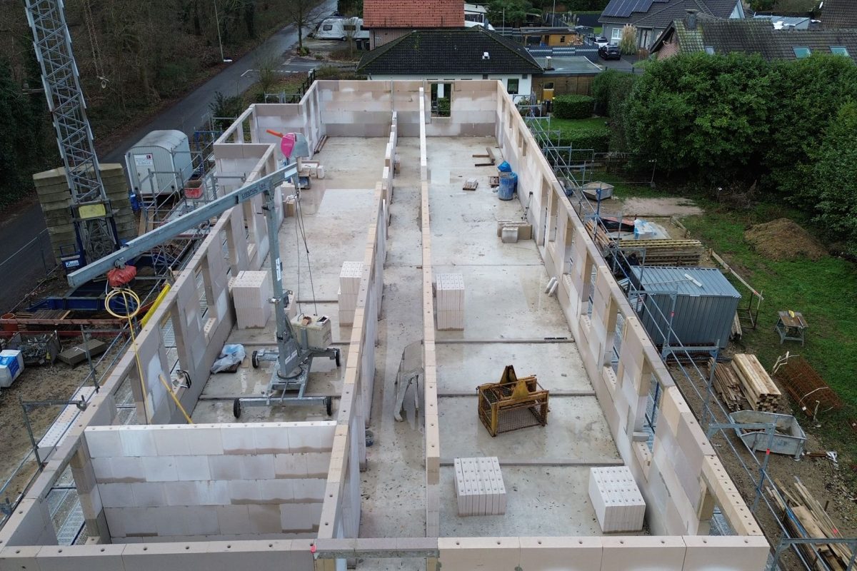 ea7e0a53-123d-4234-b65b-ffca9c4d95d5